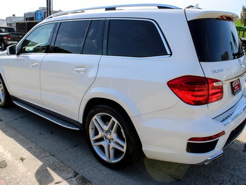 Used 2015 Mercedes-Benz GL 550 4MATIC image 4