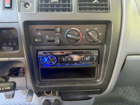 Used 1998 Toyota Tacoma 4x4 Xtracab V6 image 12