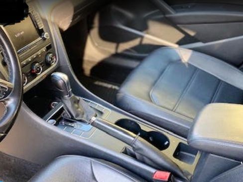 Used 2015 Volkswagen Passat 1.8T Limited Edition image 9