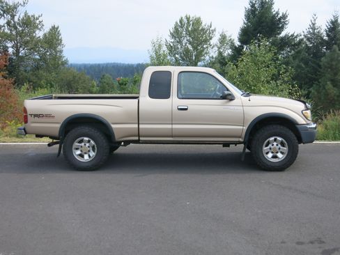 Used 1999 Toyota Tacoma 4x4 Xtracab V6 image 8