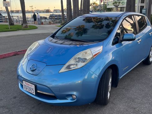 Used 2014 Nissan Leaf SV w/ LED & Quick Charge Package image 1