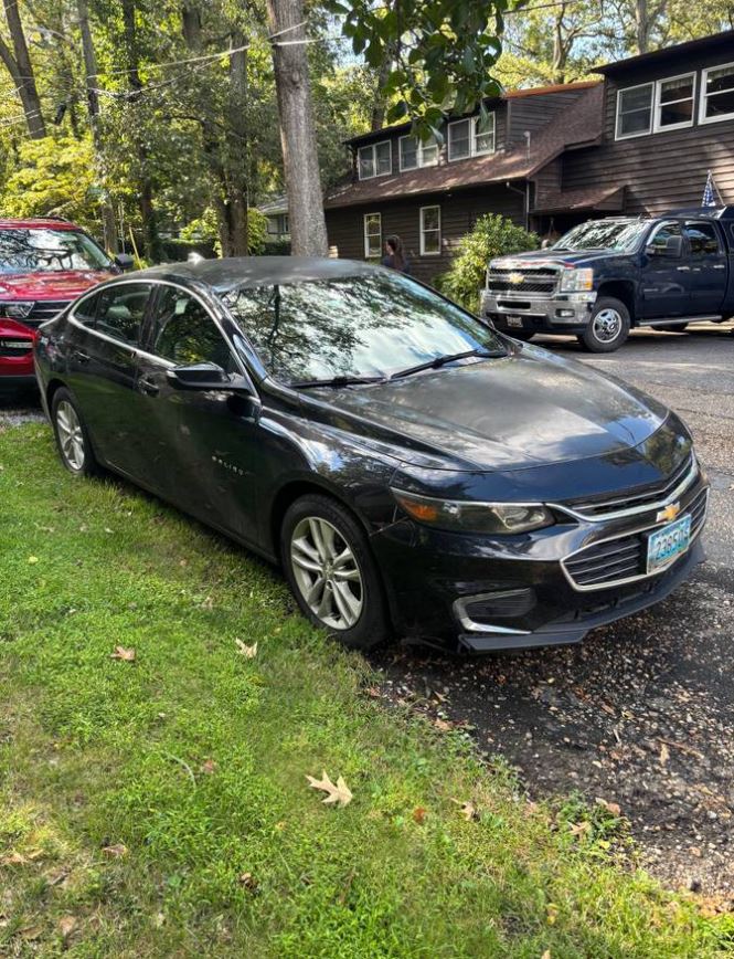 Used 2017 Chevrolet Malibu LT FWD image 1