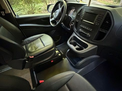 Used 2020 Mercedes-Benz Metris Passenger image 13