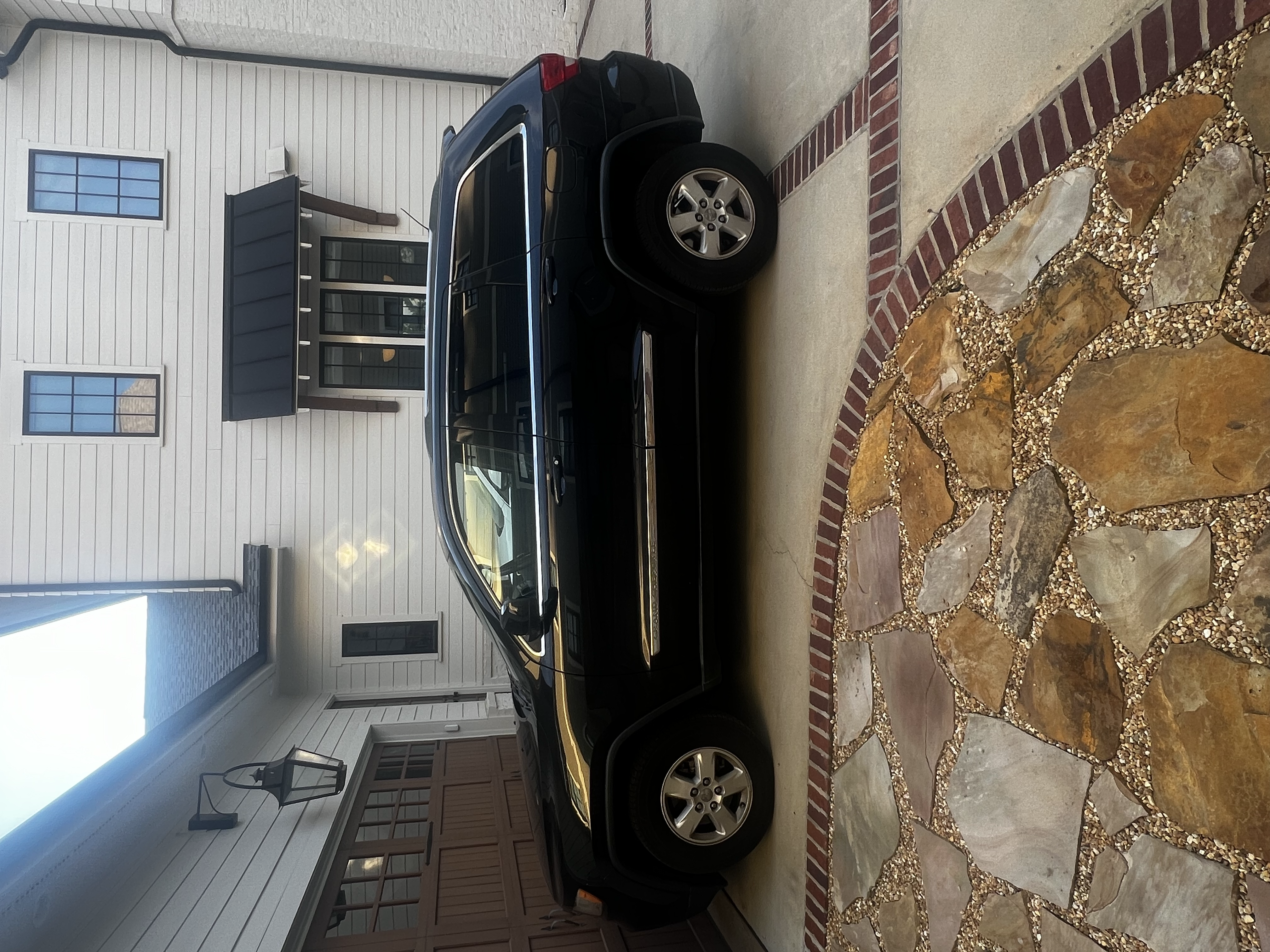 Used 2012 Jeep Grand Cherokee Laredo w/ Laredo E Group RWD image 4