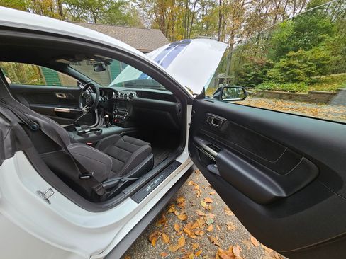 Used 2016 Ford Mustang Shelby GT350 w/ Track Package image 16