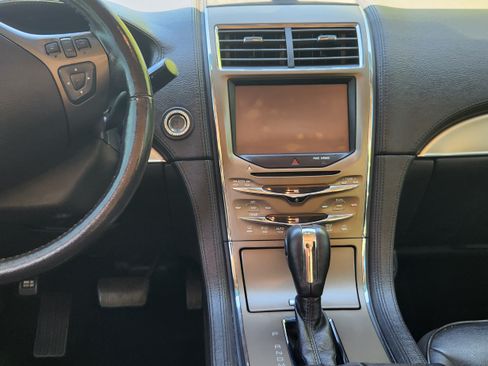 Used 2012 Lincoln MKX FWD image 16