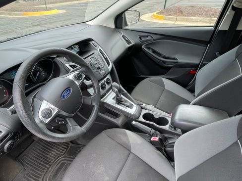 Used 2012 Ford Focus SE w/ SE Winter Pkg image 12
