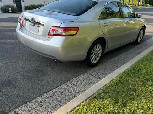 Used 2011 Toyota Camry XLE w/ XLE Extra-Value Pkg #2 FWD image 5