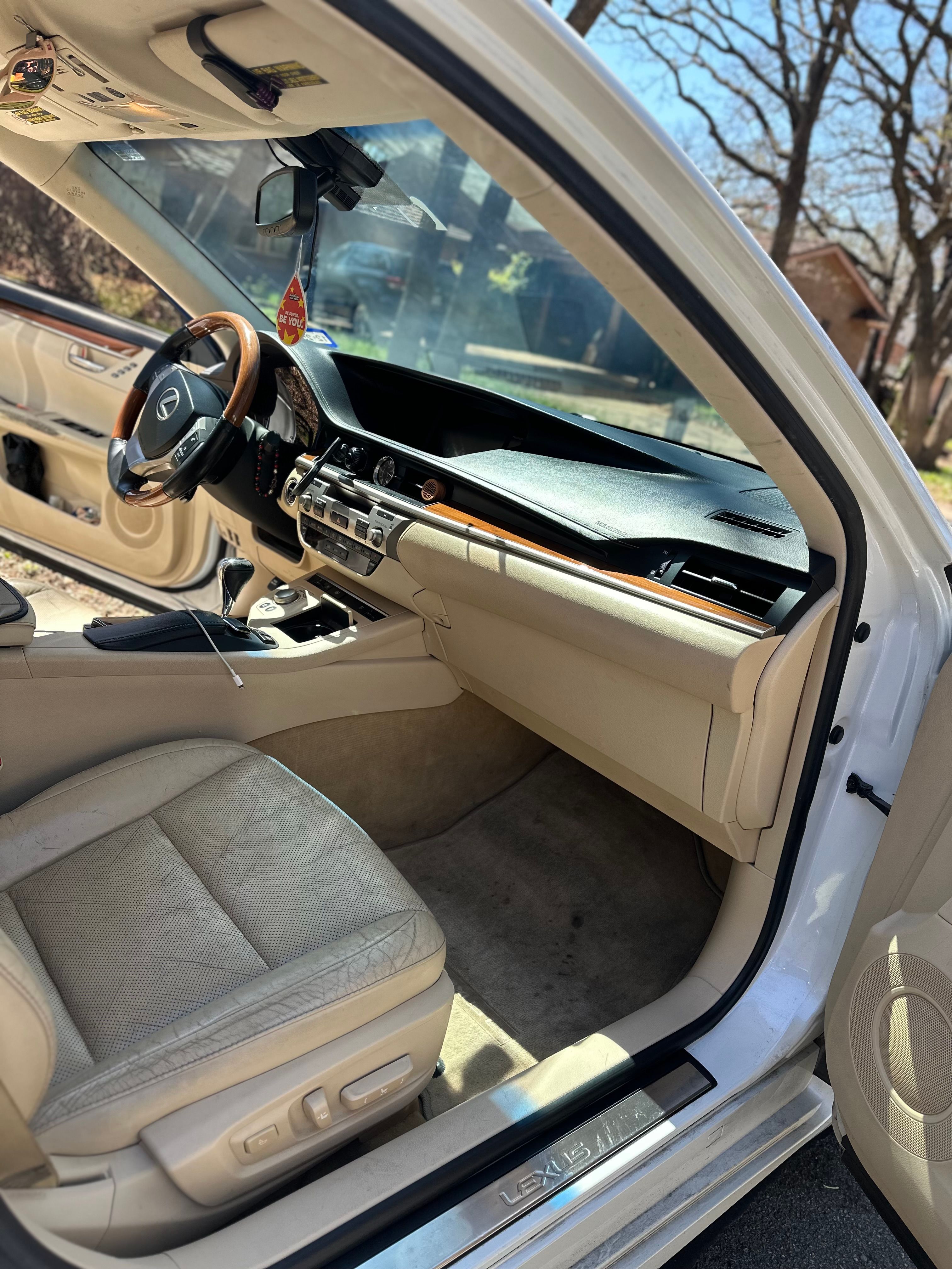 Used 2013 Lexus ES 300h w/ Luxury Pkg FWD image 12