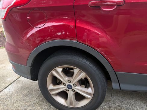 Used 2015 Ford Escape SE w/ Equipment Group 201A FWD image 2