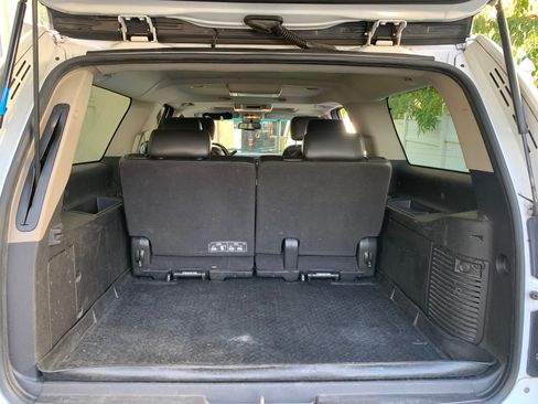 Used 2012 Chevrolet Suburban LT image 2