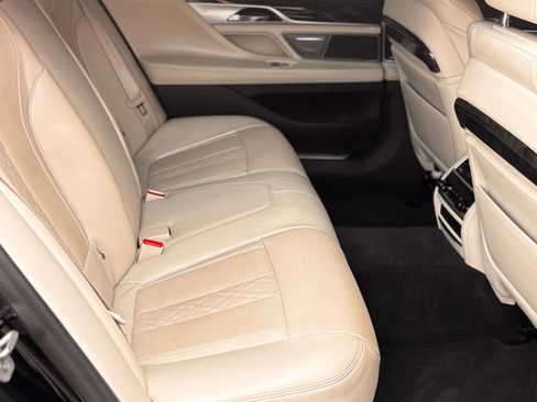 Used 2017 BMW 750i RWD image 23