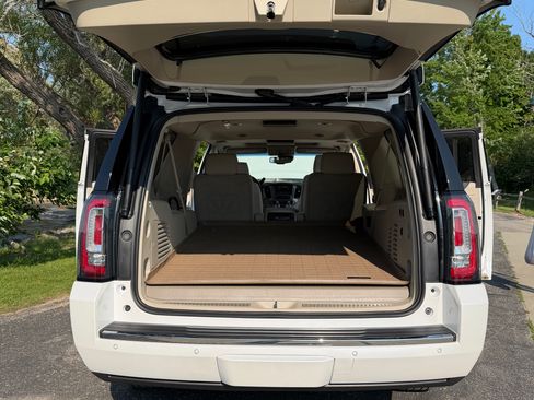 Used 2019 GMC Yukon XL Denali w/ Denali Ultimate Package AWD/4WD image 8