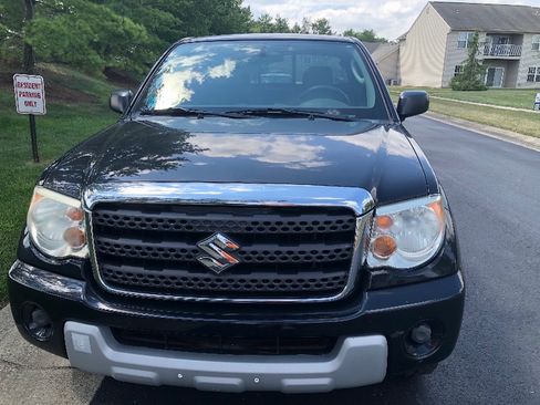 Used 2011 Suzuki Equator Premium RWD image 4