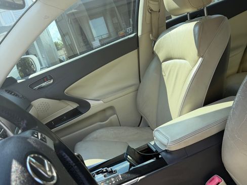 Used 2011 Lexus IS 250 w/ Preferred Accessory Package RWD image 9