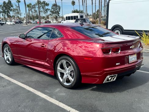 Used 2010 Chevrolet Camaro SS w/ RS Package image 2