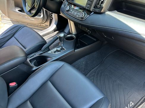 Used 2013 Toyota RAV4 Limited AWD/4WD image 4