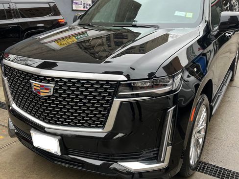 Used 2023 Cadillac Escalade ESV Premium Luxury image 9