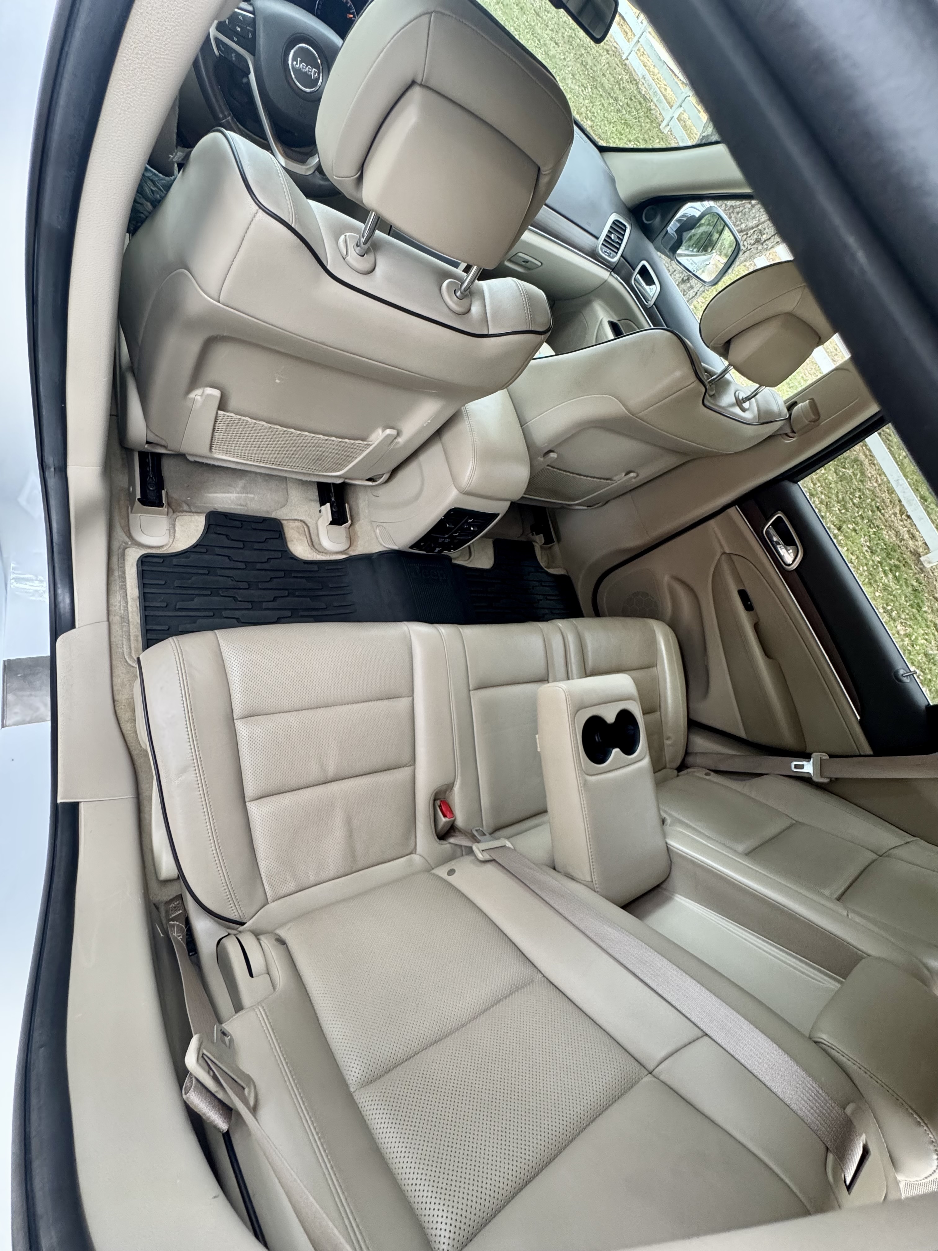Used 2014 Jeep Grand Cherokee Overland w/ Advanced Technology Group AWD/4WD image 15