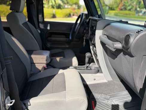 Used 2008 Jeep Wrangler X image 17