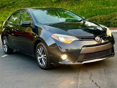 Used 2016 Toyota Corolla LE FWD image 1