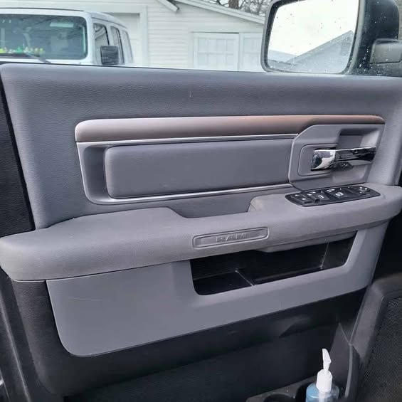 Used 2016 RAM 1500 Classic SLT RWD image 10