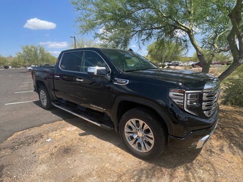 Used 2024 GMC Sierra 1500 Denali w/ Technology Package AWD/4WD image 4