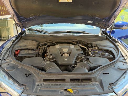 Used 2019 Maserati Levante GranLusso AWD/4WD image 17