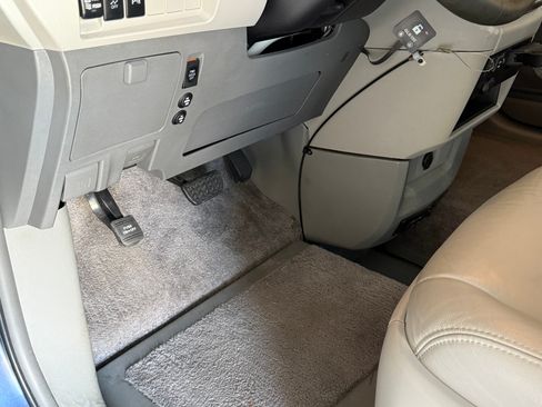 Used 2018 Toyota Sienna XLE w/ XLE Navigation Package FWD image 10
