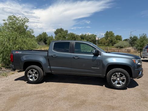 Used 2015 Chevrolet Colorado Z71 w/ LPO, Gearon Divider Package AWD/4WD image 6