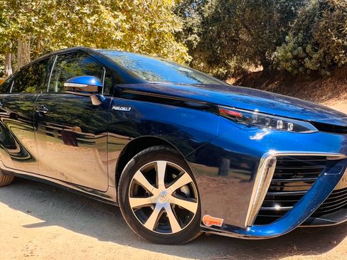 Used 2019 Toyota Mirai image 9