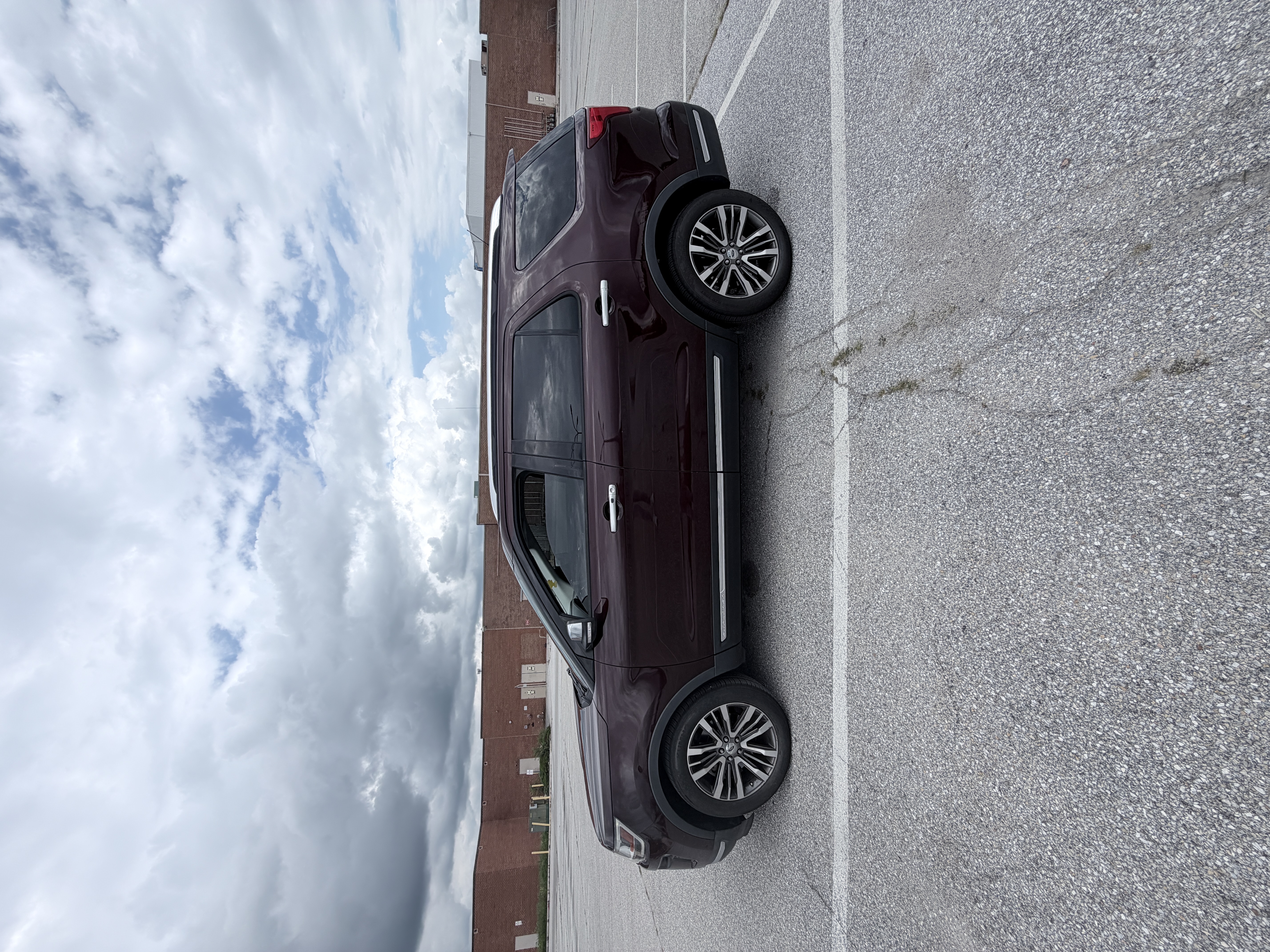 Used 2018 Ford Explorer Platinum AWD/4WD image 4