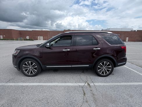 Used 2018 Ford Explorer Platinum AWD/4WD image 4
