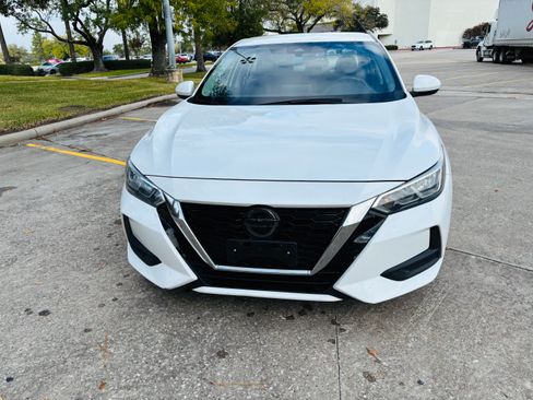 Used 2021 Nissan Sentra SV image 2