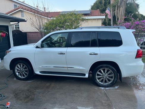 Used 2011 Lexus LX 570 4WD image 1