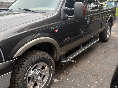 Used 2006 Ford F250 Lariat AWD/4WD image 2