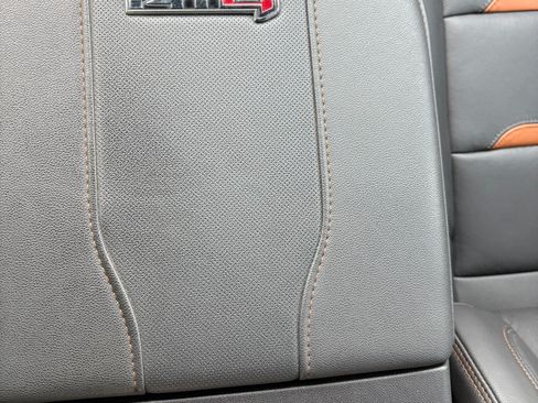 Used 2025 GMC Sierra 2500 AT4 w/ AT4 Premium Plus Package image 18