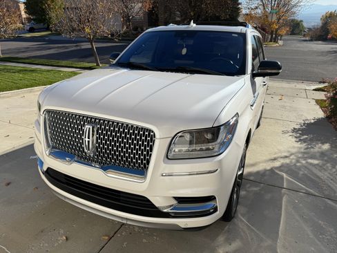 Used 2018 Lincoln Navigator Select w/ Technology Package image 4