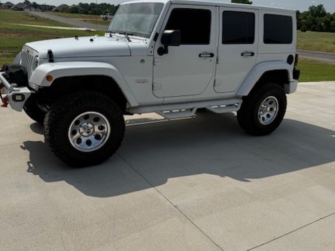 Used 2012 Jeep Wrangler Unlimited Sahara w/ Connectivity Group image 7
