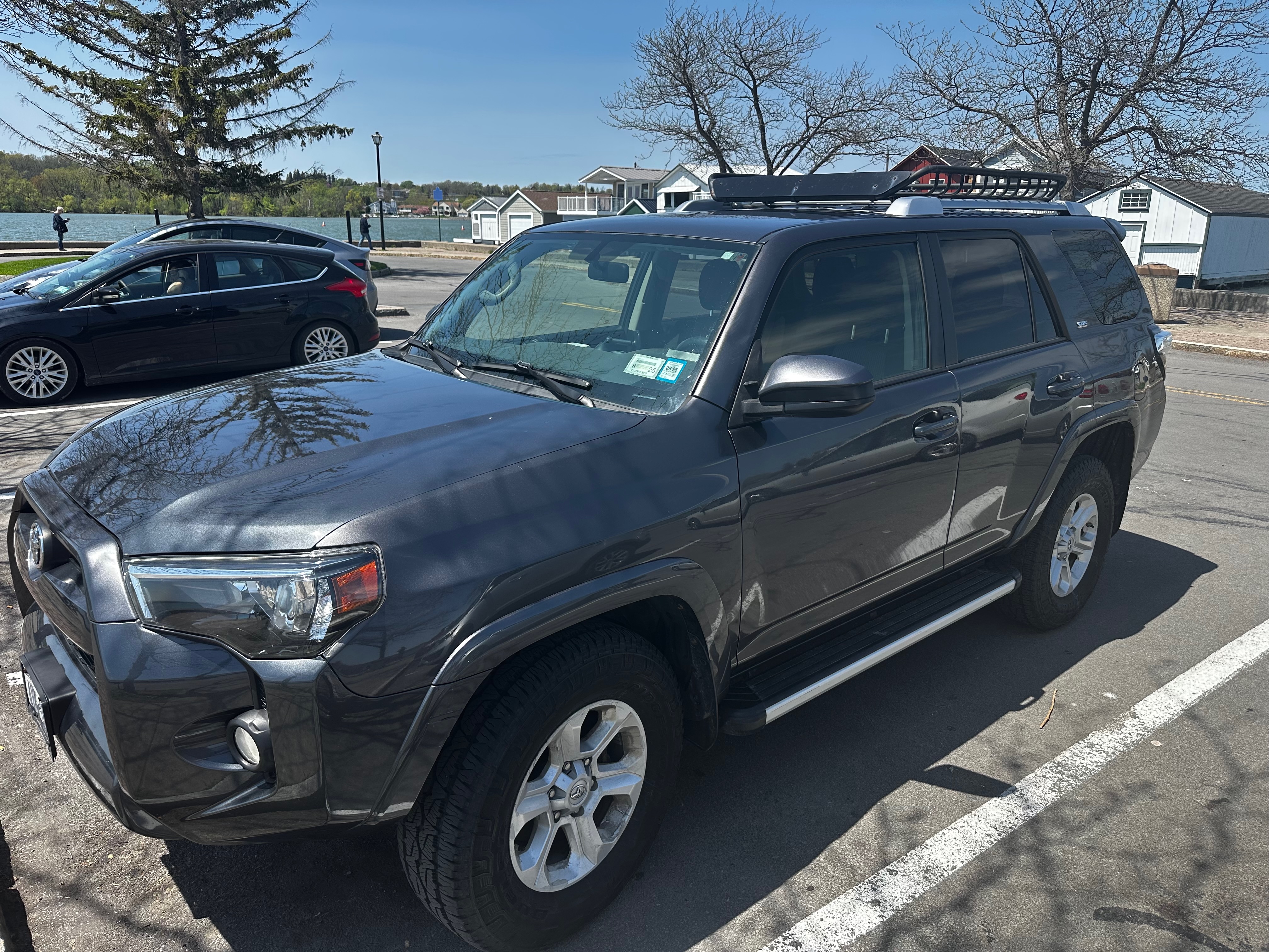 Used 2016 Toyota 4Runner SR5 AWD/4WD image 2
