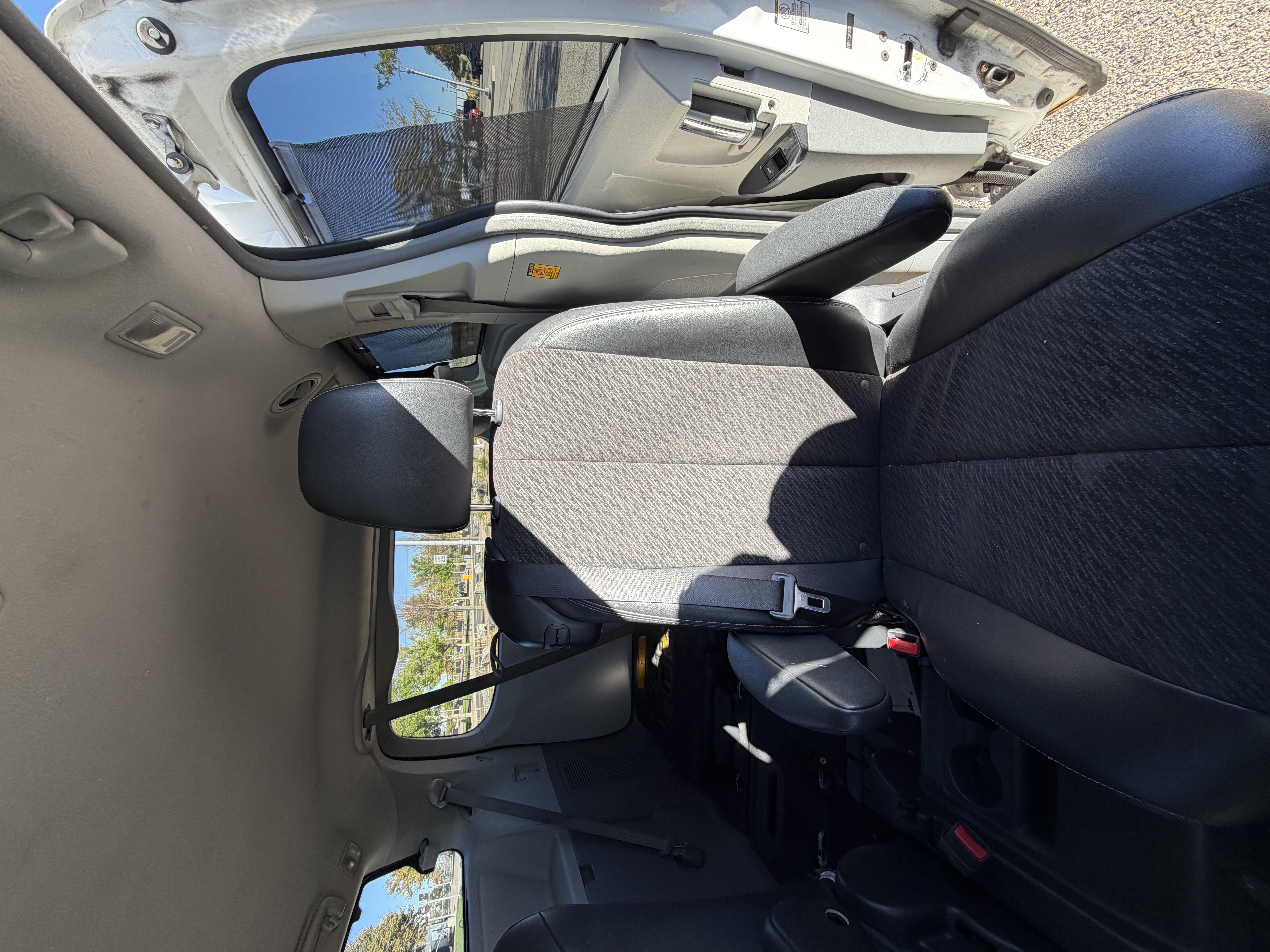Used 2011 Toyota Sienna SE w/ Preferred Pkg FWD image 11