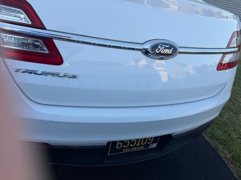 Used 2018 Ford Taurus SE FWD image 17