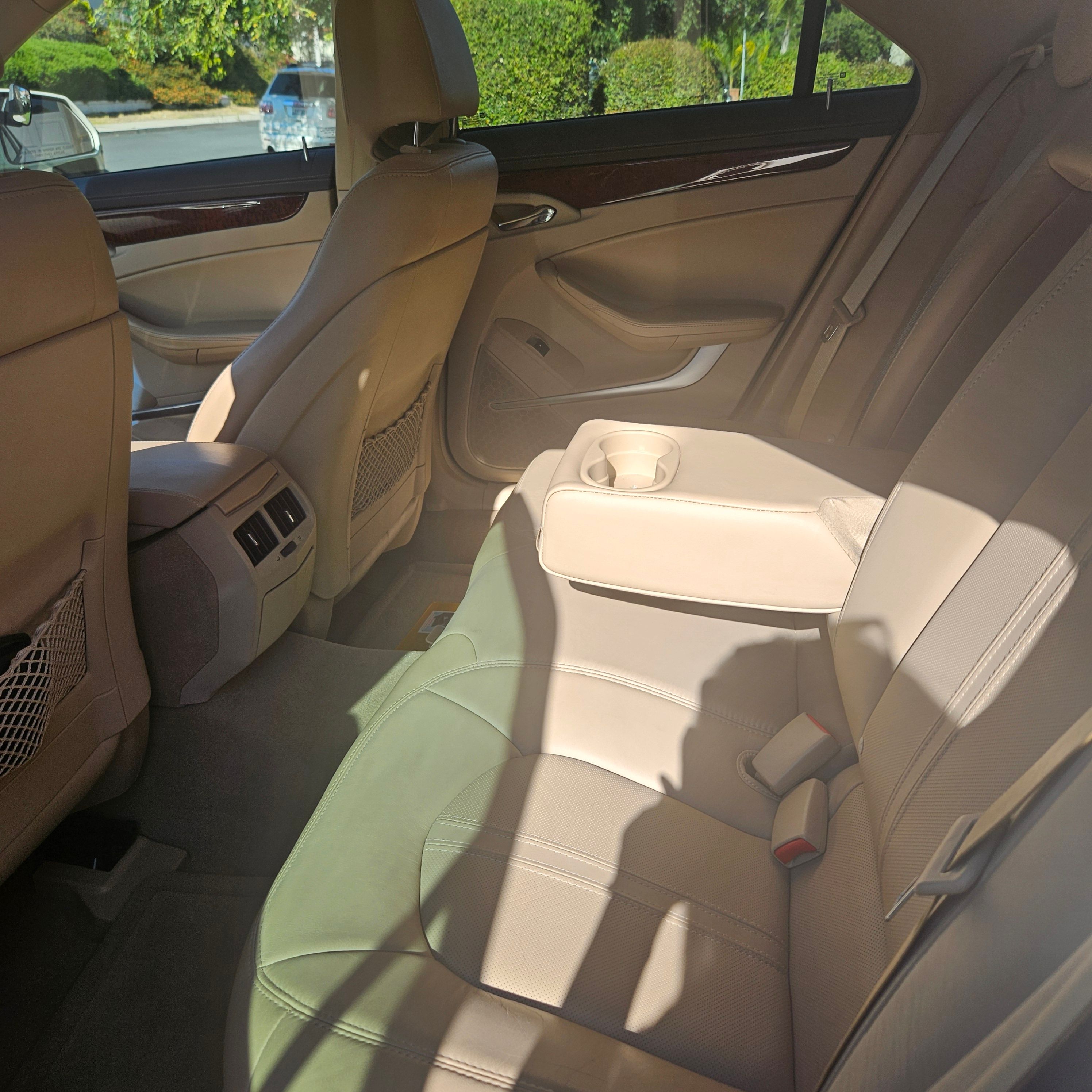 Used 2011 Cadillac CTS Luxury RWD image 4