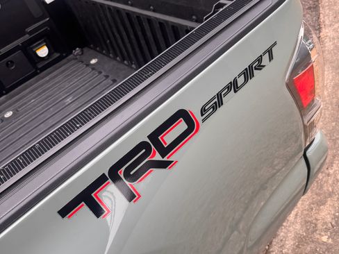 Used 2022 Toyota Tacoma TRD Sport w/ Technology Package image 6