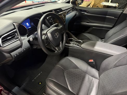 Used 2018 Toyota Camry XSE image 12