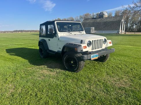 Used 1997 Jeep Wrangler SE AWD/4WD image 6