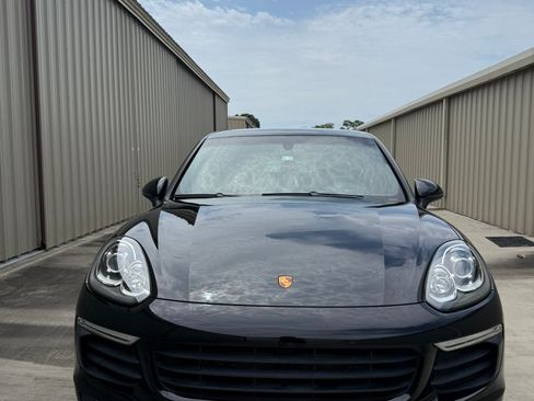 Used 2017 Porsche Cayenne AWD/4WD image 6