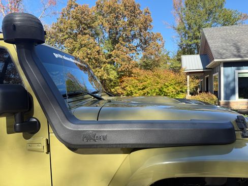 Used 2013 Jeep Wrangler Unlimited Rubicon w/ Connectivity Group image 9