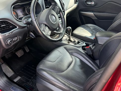 Used 2019 Jeep Cherokee Limited AWD/4WD image 6