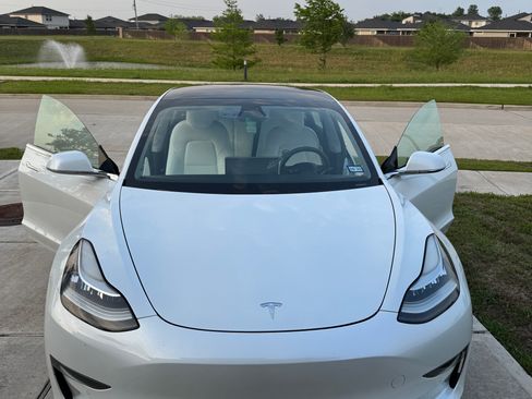 Used 2020 Tesla Model 3 Standard Range RWD image 2